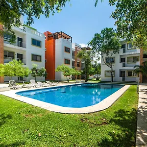 Airport With Pool And Security Apartment